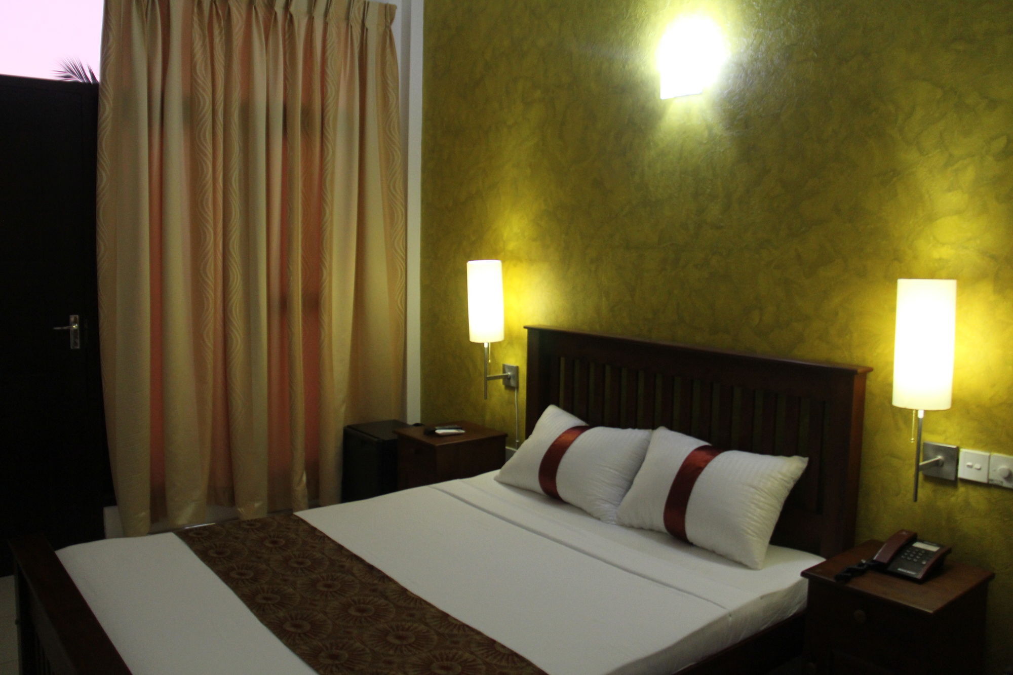 Zendara Hotel Negombo Exterior photo