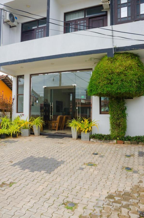 Zendara Hotel Negombo Exterior photo